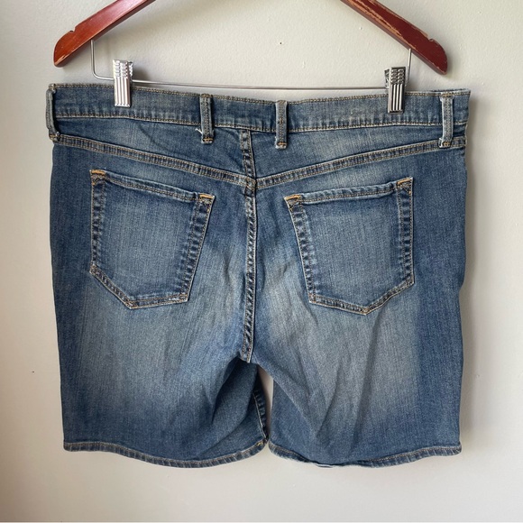 Eddie Bauer Denim Shorts‎ Womens Size 14 Medium Wash 8.5” Inseam Stretch - Picture 2 of 7